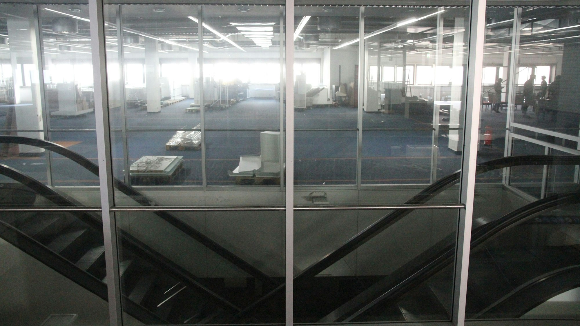 Rolltreppe in einem leerstehenden Warenhaus