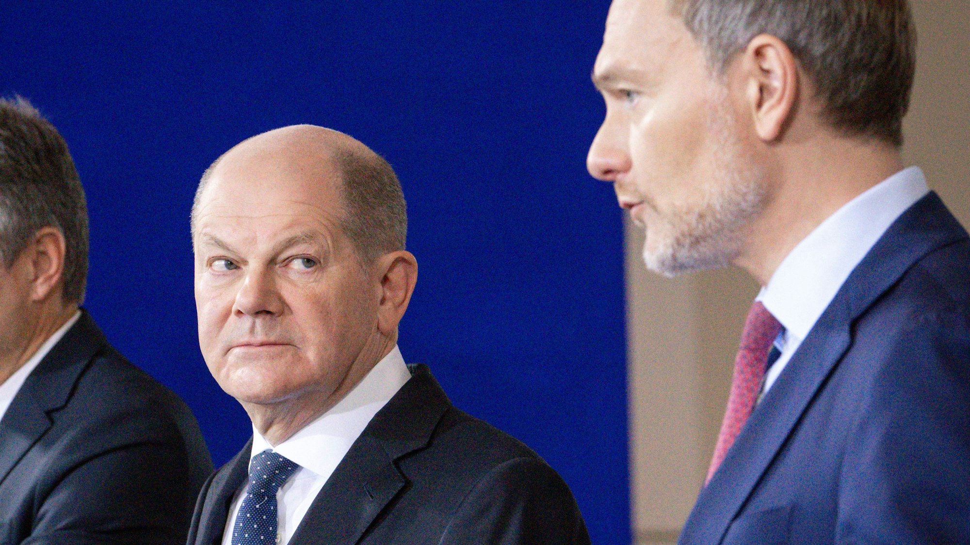 Bundeskanzler Olaf Scholz und Bundesfinanzminister Christian Lindner (FDP) bei einem gemeinsamen Pressestatement. (Archivbild)