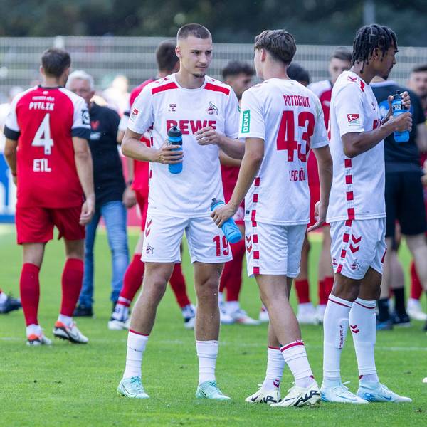 Gerhard Struber mit Nachwuchsstürmer Damion Downs, der einer der Hoffnungsträger beim 1. FC Köln ist.