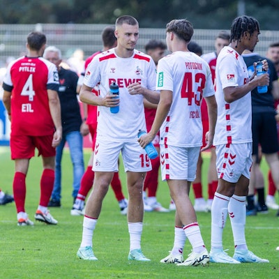 Gerhard Struber mit Nachwuchsstürmer Damion Downs, der einer der Hoffnungsträger beim 1. FC Köln ist.