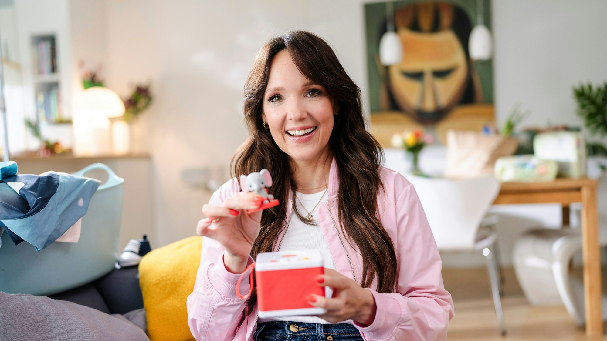 Carolin Kebekus in der ARD-Aktion #KINDERstören vor dem „Tatort“.