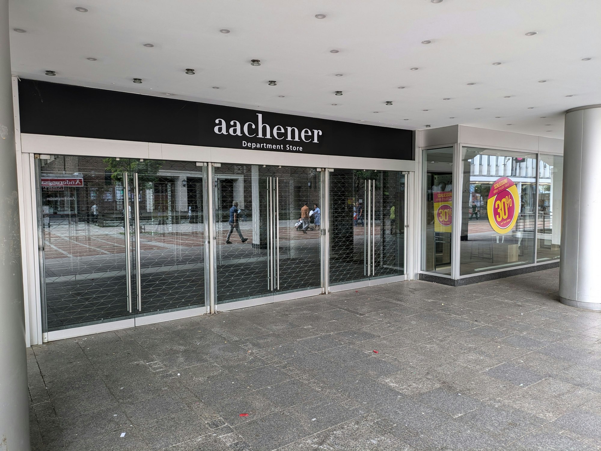 Der Eingang zur früheren Kaufhof-Filiale