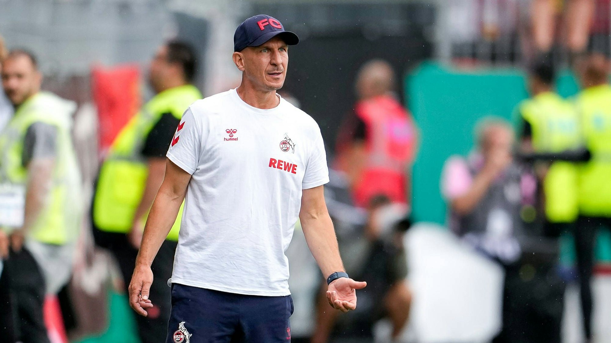 Gerhard Struber am Sonntag beim Pokalspiel des 1. FC Köln in Sandhausen