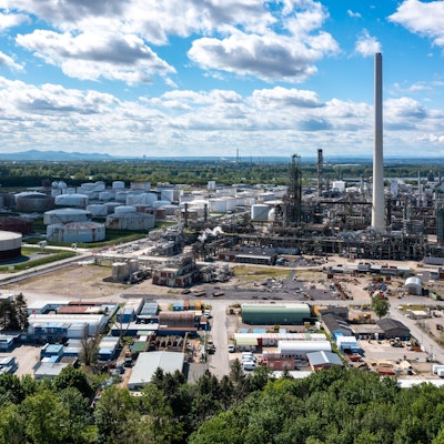 Luftaufnahme der Rheinland Raffinerie Godorf des Ölkonzerns Shell.