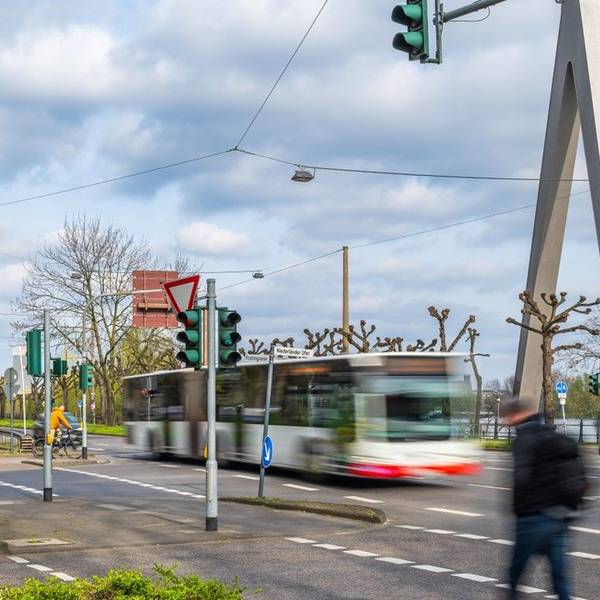 Werbetafel zur erneuten Kampagne der Polizei Köln gegen Alkoholfahrten auf E-Scootern