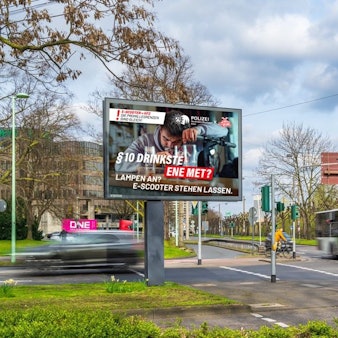 Werbetafel zur erneuten Kampagne der Polizei Köln gegen Alkoholfahrten auf E-Scootern
