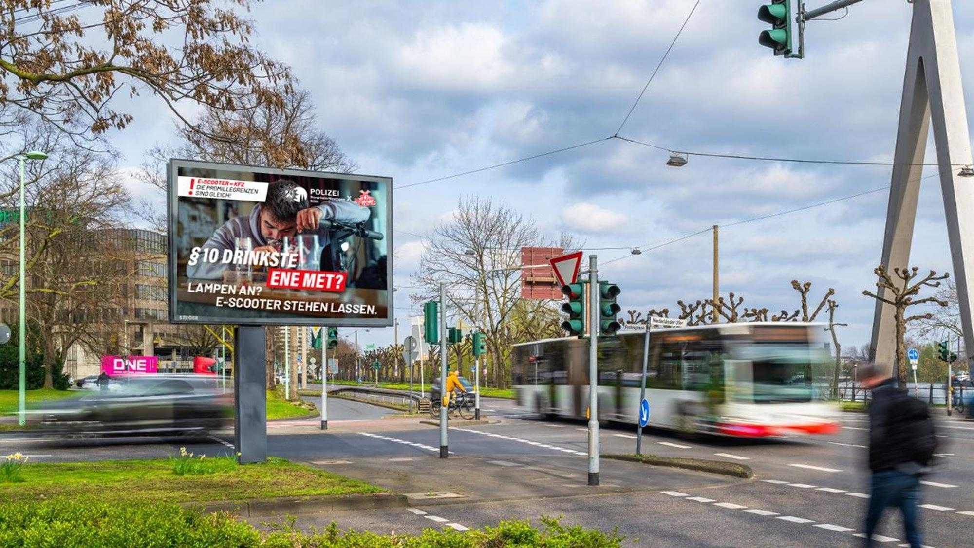 Werbetafel zur erneuten Kampagne der Polizei Köln gegen Alkoholfahrten auf E-Scootern