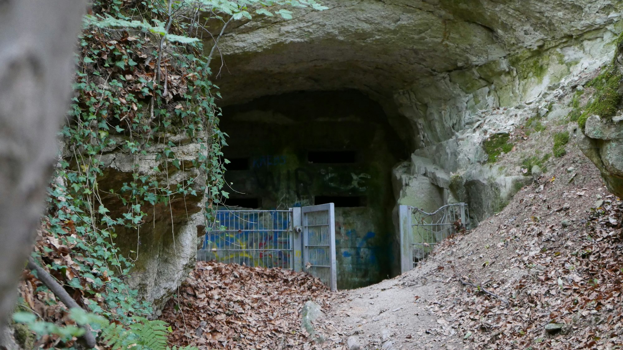 Die Eingänge zu den Ofenkaulen wurden aufgrund des wiederholten illegalen Eindringens immer aufwändiger verschlossen.