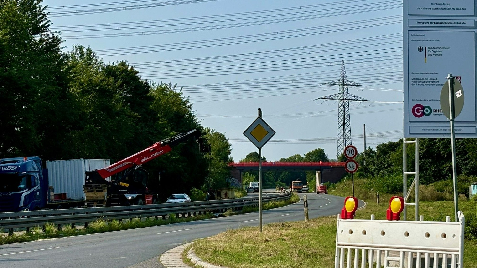 Auf dem Bild ist die Baustelle auf der Holzstraße zu sehen.