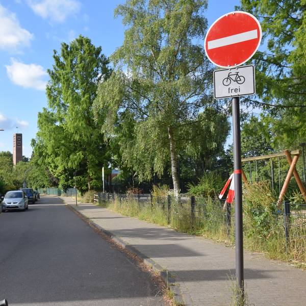 Die Schulstraße an der Rosenmaarstraße in Hohenhaus.