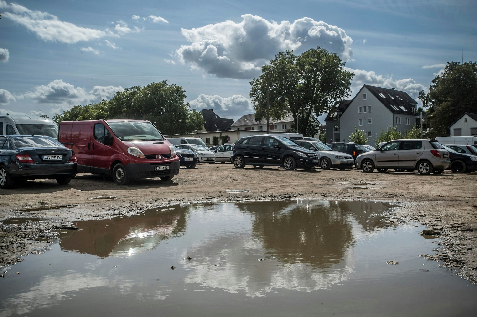 Das Baufeld südlich Busbahnhof wird derzeit als Parkplatz genutzt. Hier könnte das neue Gebäude des Berufskollegs entstehen.