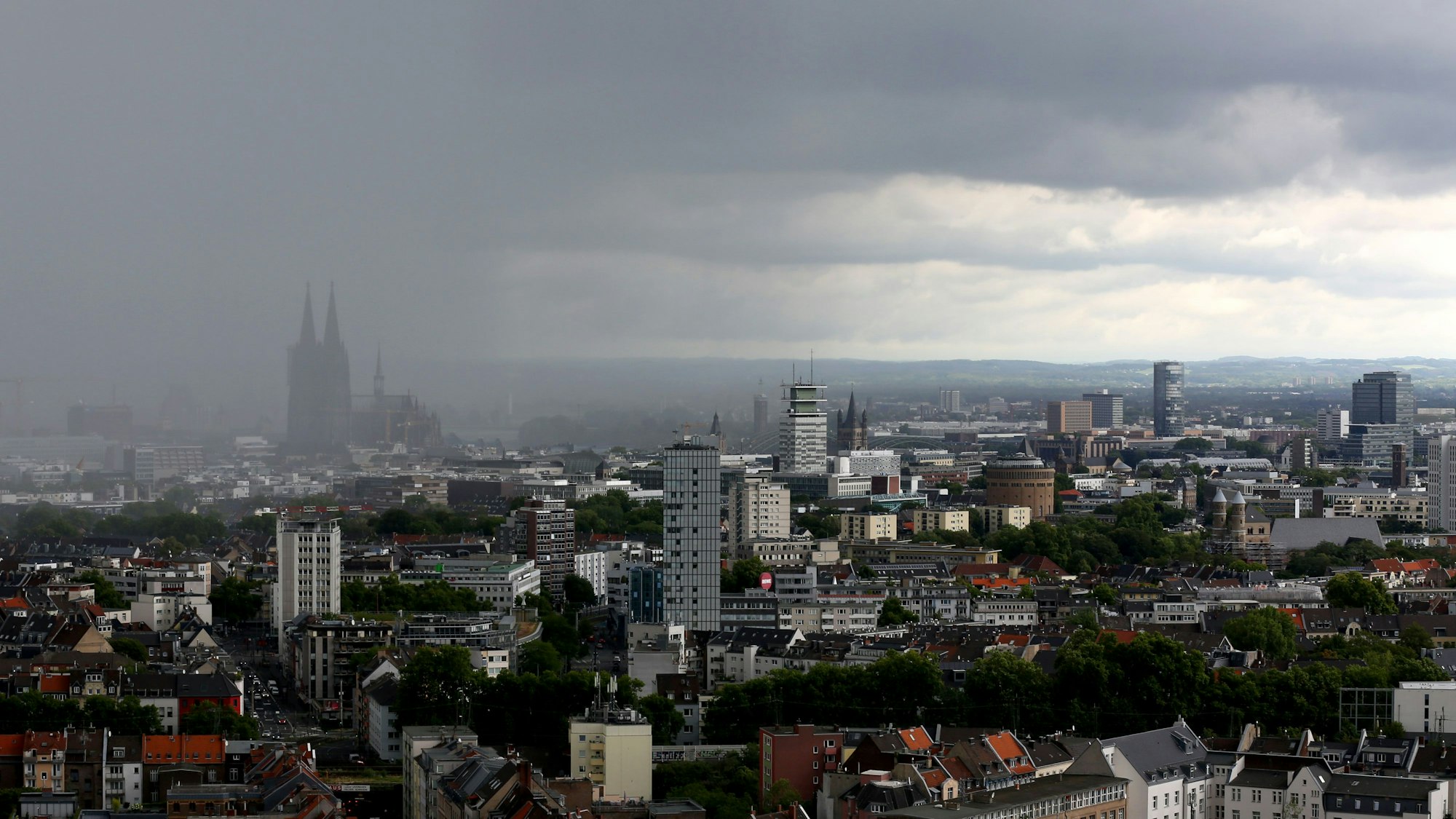 Das Wetter in Köln bleibt ungemütlich. (Archivbild)