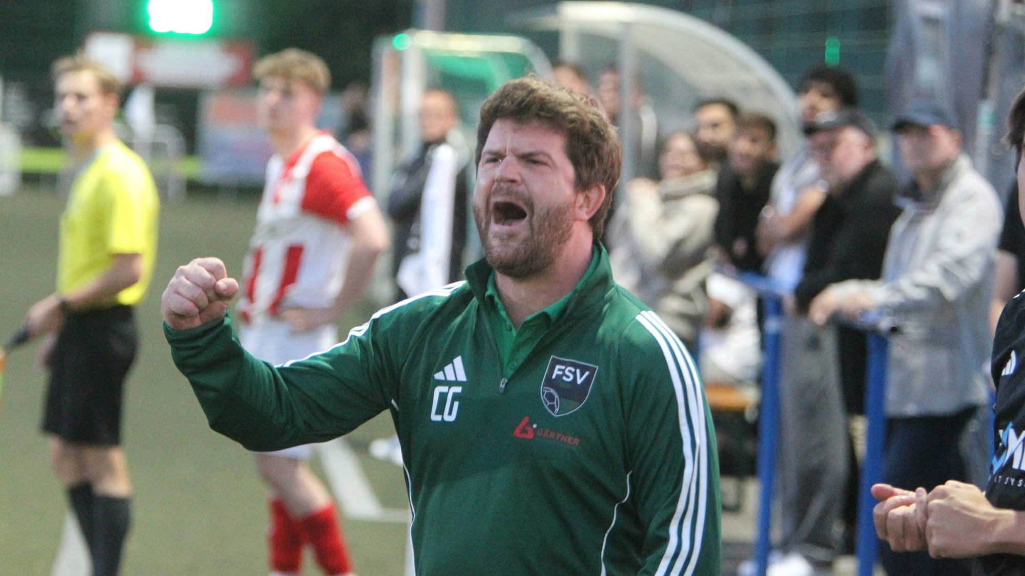 FSV-Coach Christoph Gerlach feuert sein Team an.