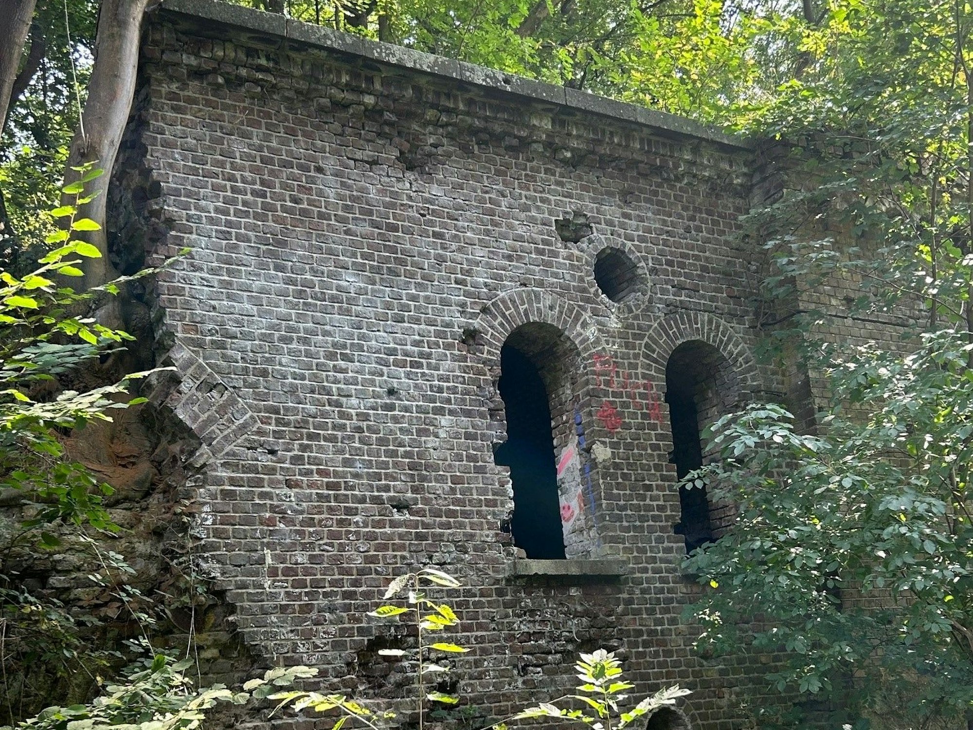 Blick auf Reste des preußischen Forts IX in Köln-Westhoven
