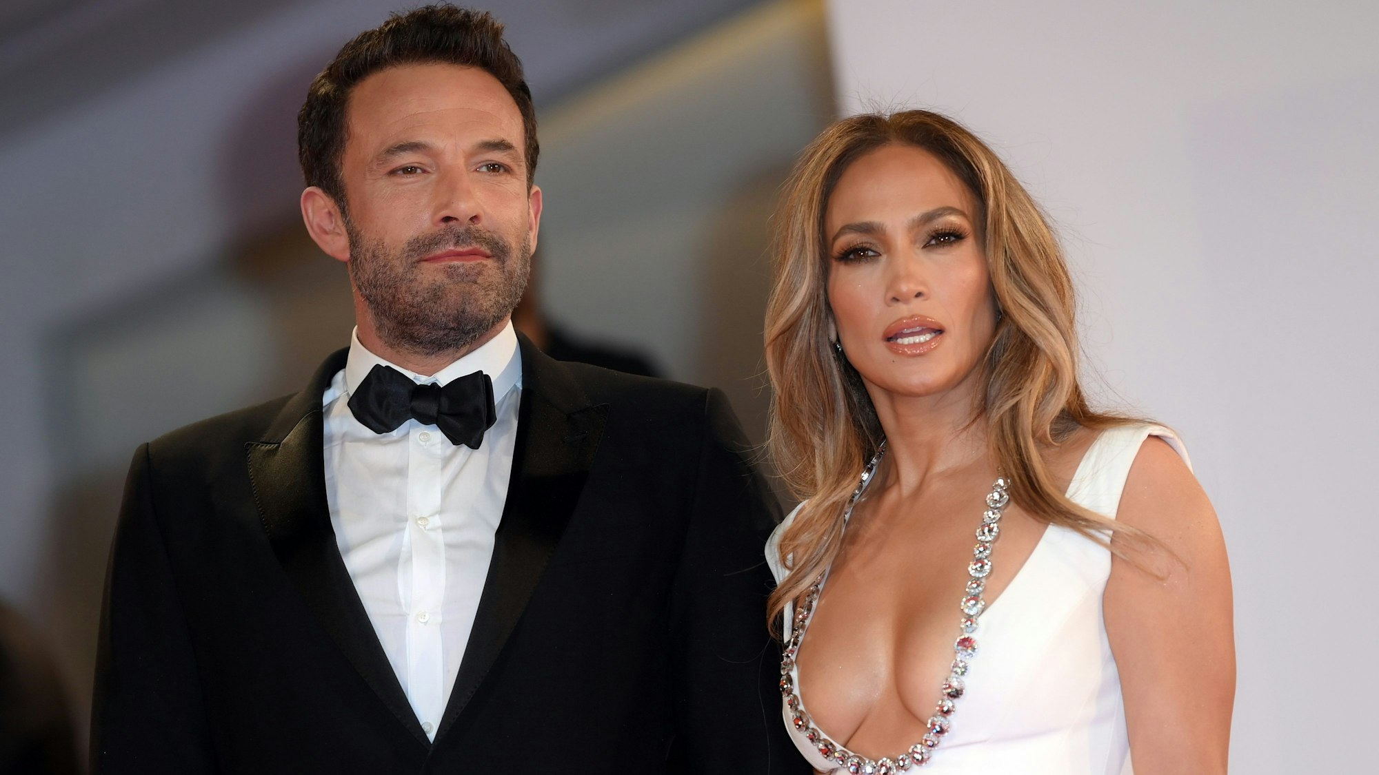 Jennifer Lopez, US-Sängerin und Schauspielerin, und Ben Affleck, US-Schauspieler, treffen zur Premiere des Films «The Last Duel» während der 78. Filmfestspiele von Venedig ein.