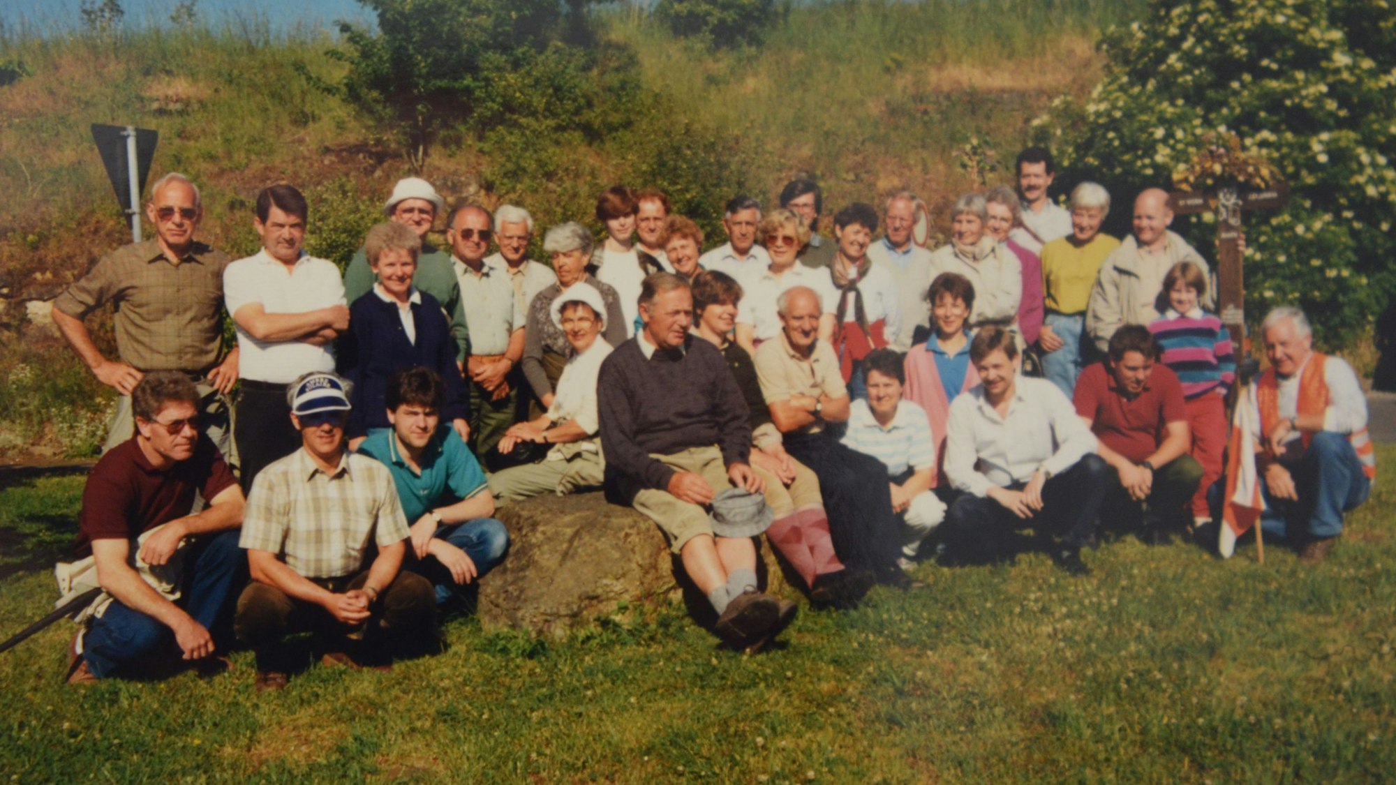 Die Pilger haben sich zu einem Gruppenbild zusammengestellt.