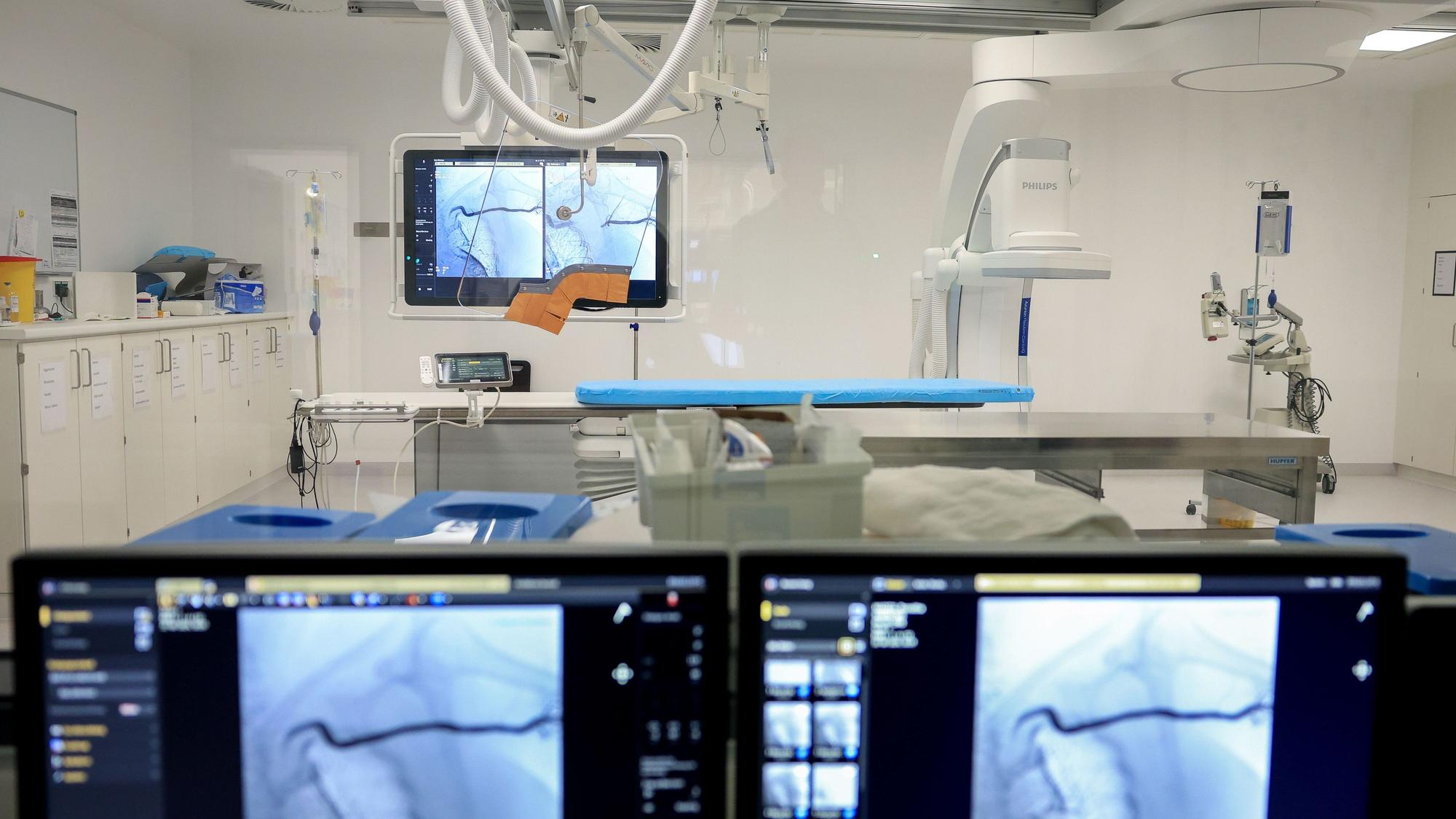 medizinische Geräte in der Radiologie und Neuroradiologie im Krankenhaus Merheim