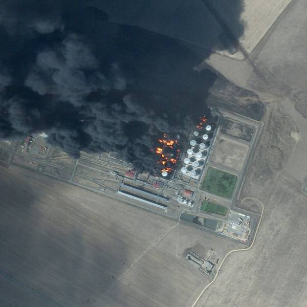 Brennendes Öldepot in Proletarsk in der Region Rostow. Die Ukraine setzt ihre Angriffe auf russische Infrastruktur fort.