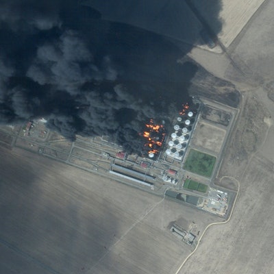 Brennendes Öldepot in Proletarsk in der Region Rostow. Die Ukraine setzt ihre Angriffe auf russische Infrastruktur fort.