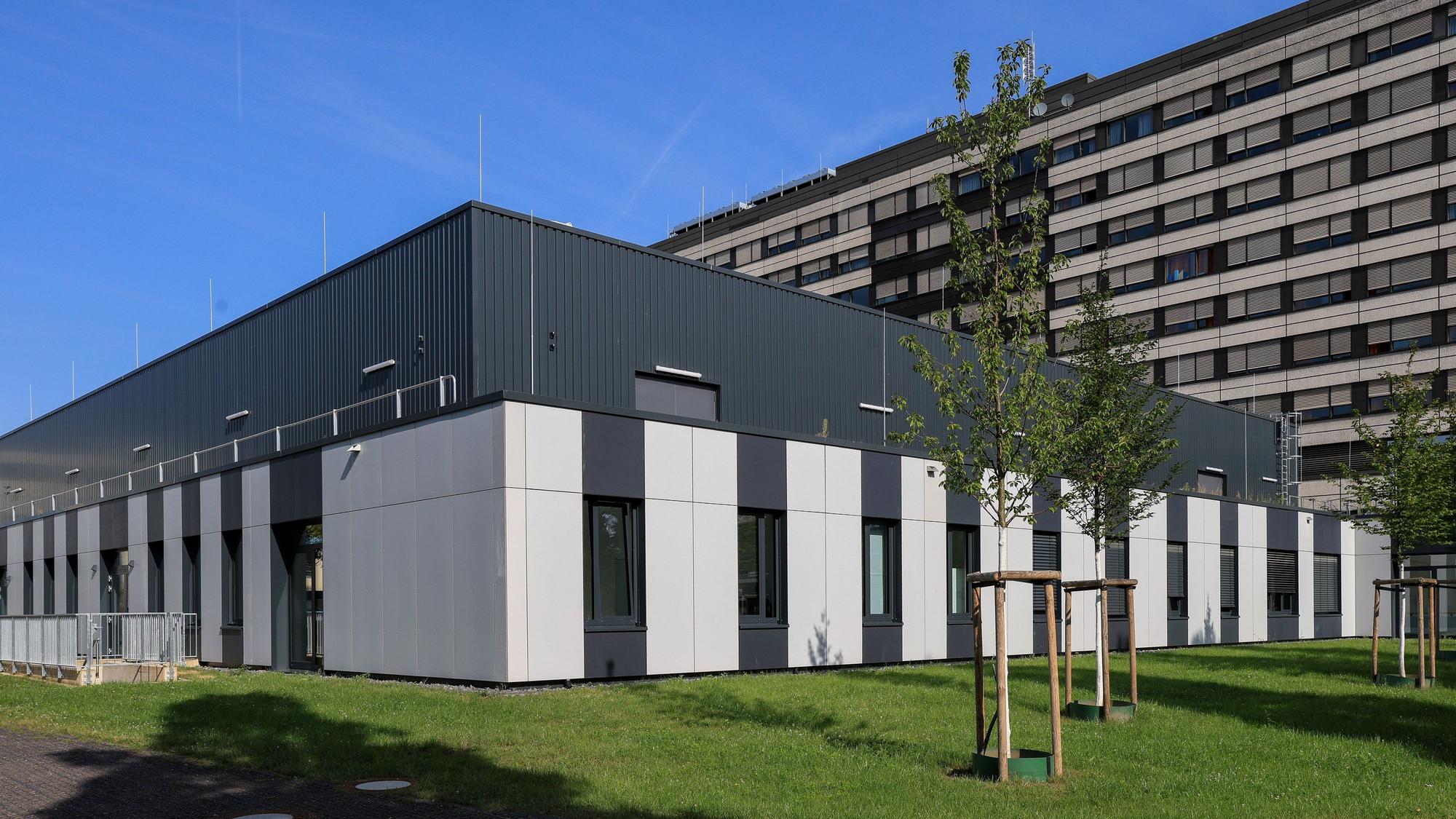 Neubau der Klinik für diagnostische und interventionelle Radiologie und Neuroradiologie im Krankenhaus Merheim von außen