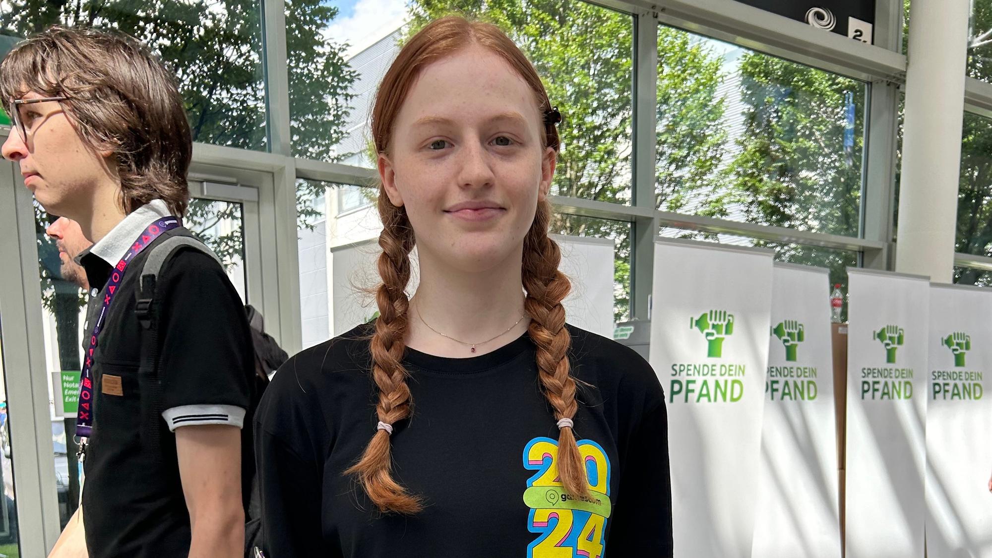 Auf der Gamescom 2024 in Köln beantworten Menschen aus der Gen Z typische Boomer-Fragen zu Gaming und co. Zudem wird ein Cosplay-Quiz umgesetzt.
