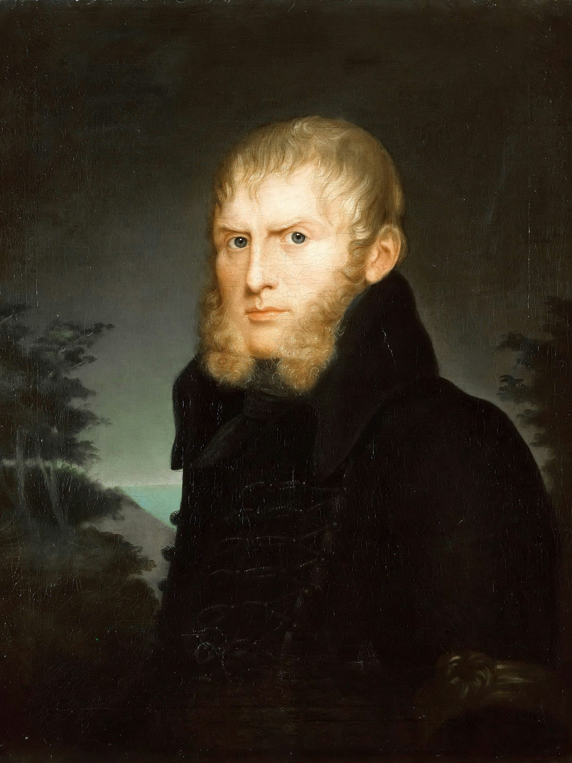 Caspar David Friedrich trägt eine Trauerbinde und blickt uns an.