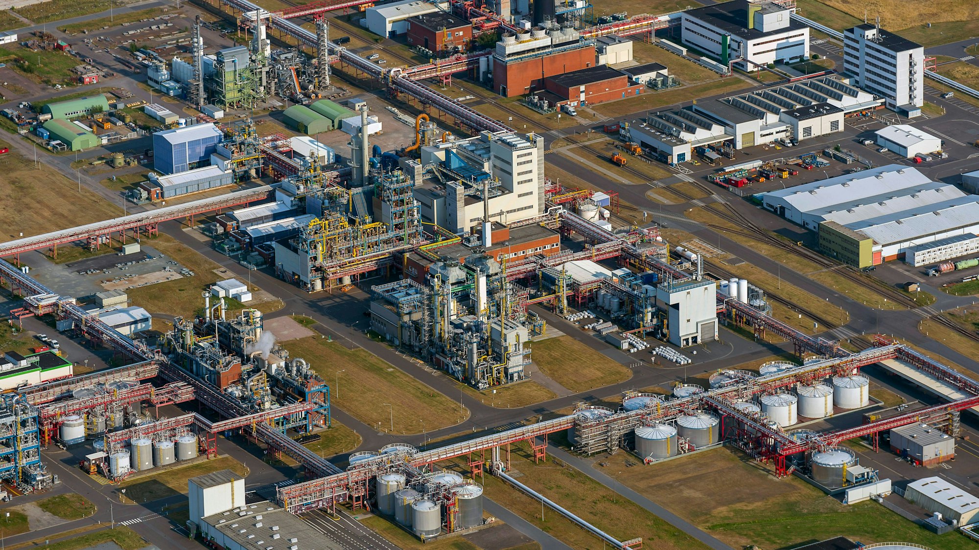 Der ChemCoast Park in Brunsbüttel ist ein Industriegebiet für Unternehmen aus der Chemie- und Mineralölwirtschaft. (Archivbild)
