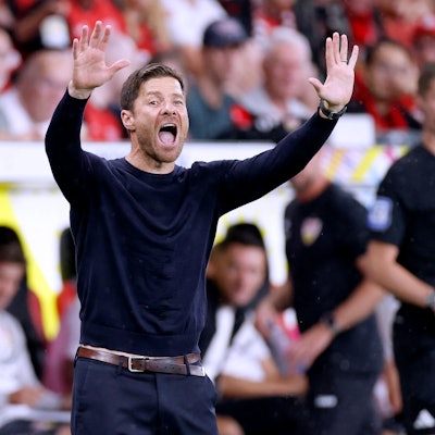 Trainer Xabi Alonso beim Supercup zwischen Bayer 04 Leverkusen und dem VfB Stuttgart.