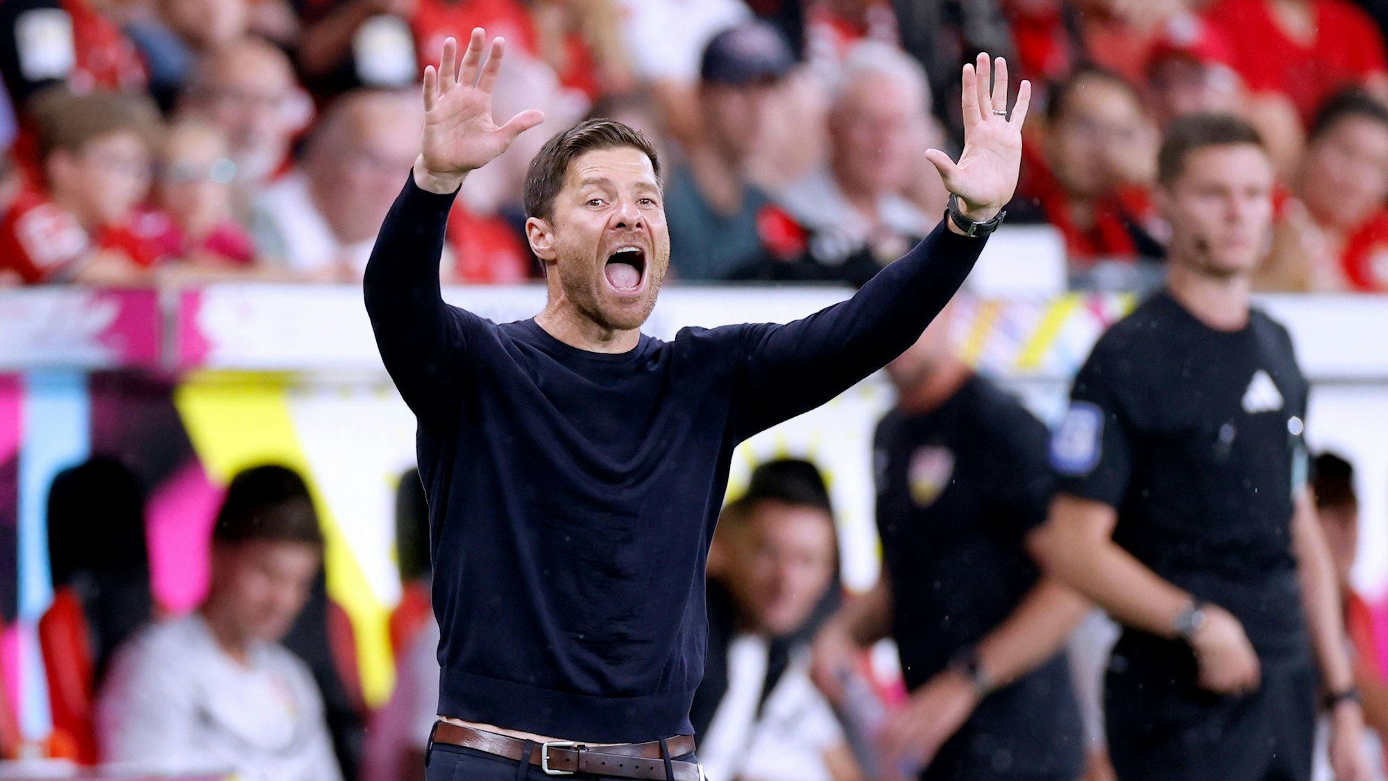Trainer Xabi Alonso beim Supercup zwischen Bayer 04 Leverkusen und dem VfB Stuttgart.