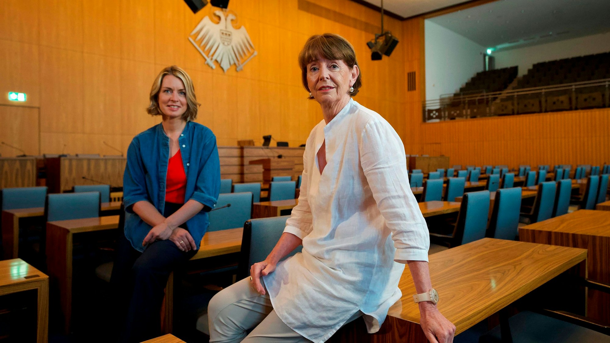 Die Kölner Oberbürgermeisterin Henriette Reker (vorne) mit Jessy Wellmer.