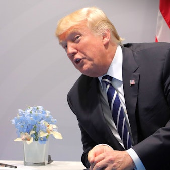 Wladimir Putin (l.) zusammen mit Donald Trump beim G20-Gipfel in Hamburg 2017.