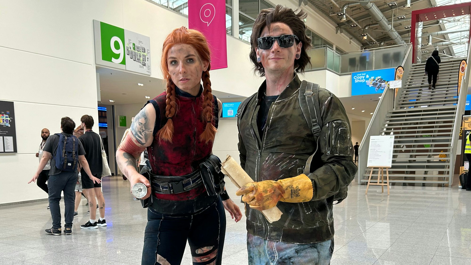 Auf der Gamescom 2024 in Köln beantworten Menschen aus der Gen Z typische Boomer-Fragen zu Gaming und co. Zudem wird ein Cosplay-Quiz umgesetzt.