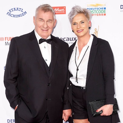Heinz Hoenig und seine Ehefrau Annika Kärsten auf dem roten Teppich.