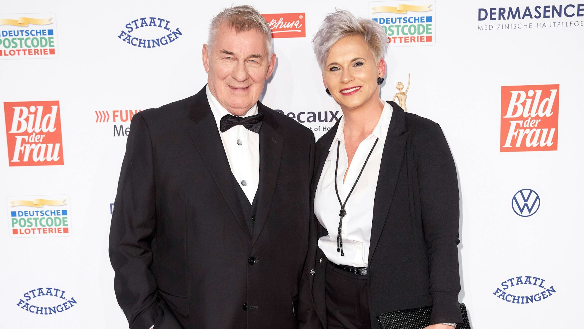 Heinz Hoenig und seine Ehefrau Annika Kärsten auf dem roten Teppich.