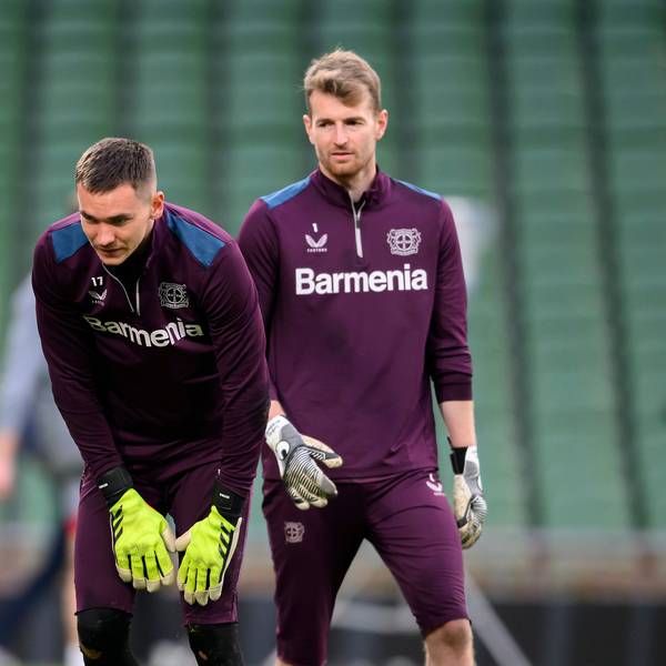Matej Kovar (l.) und Lukas Hradecky konkurrieren ums Tor bei Bayer 04.