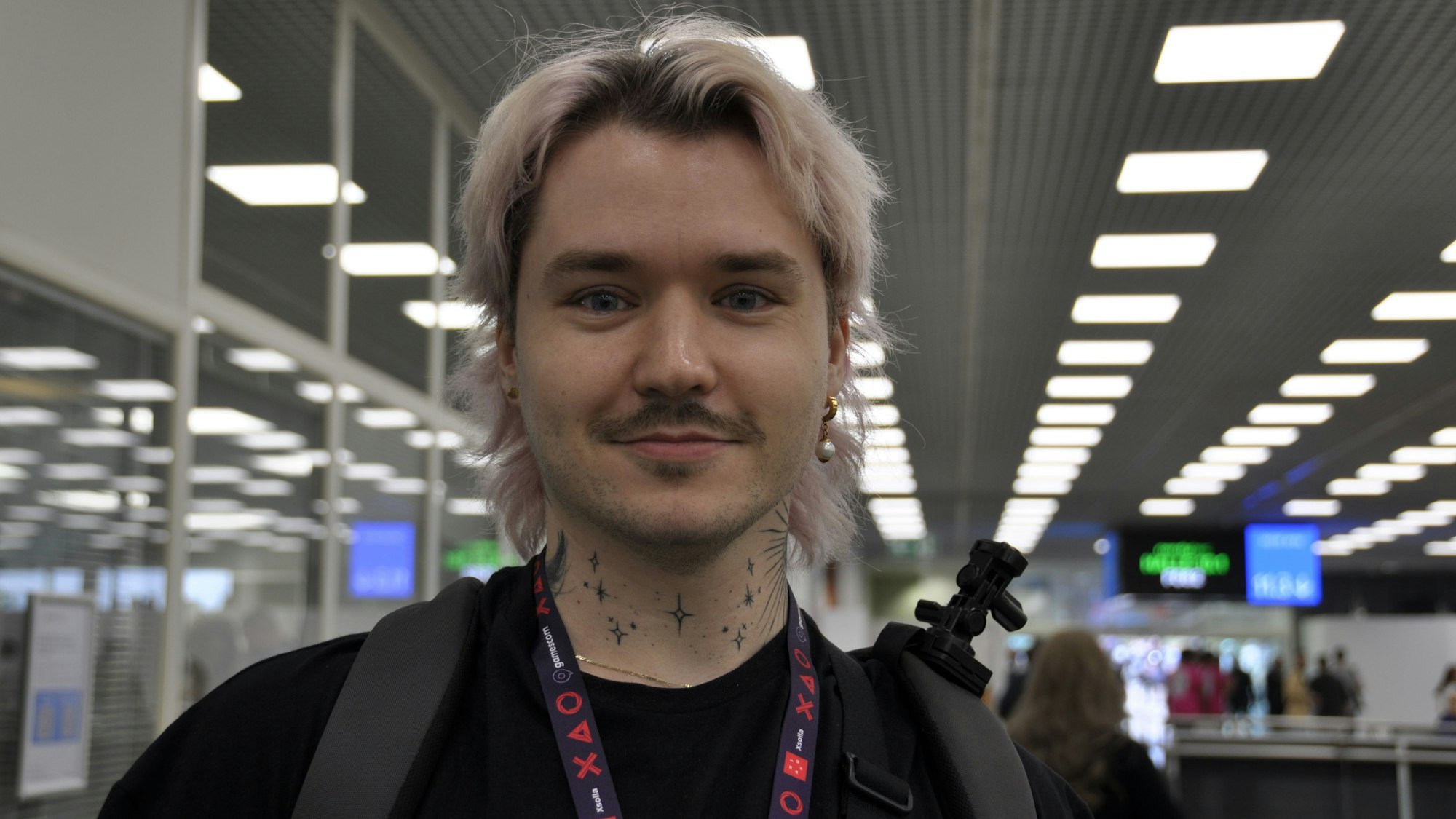 Auf der Gamescom 2024 in Köln beantworten Menschen aus der Gen Z typische Boomer-Fragen zu Gaming und co. Zudem wird ein Cosplay-Quiz umgesetzt.