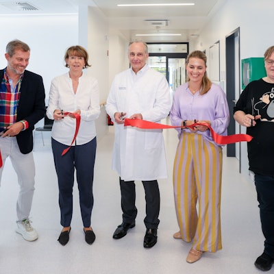 Dr. Ralf Unna, Henriette Reker, Prof. Dr. Axel Goßmann, Christine Storm und Heike Wolf eröffnen den Neubau der Radiologie