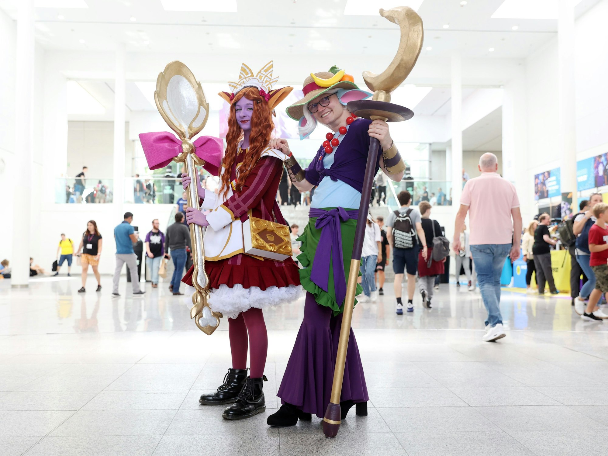 Zwei verkleidete Personen bei der Gamescom.