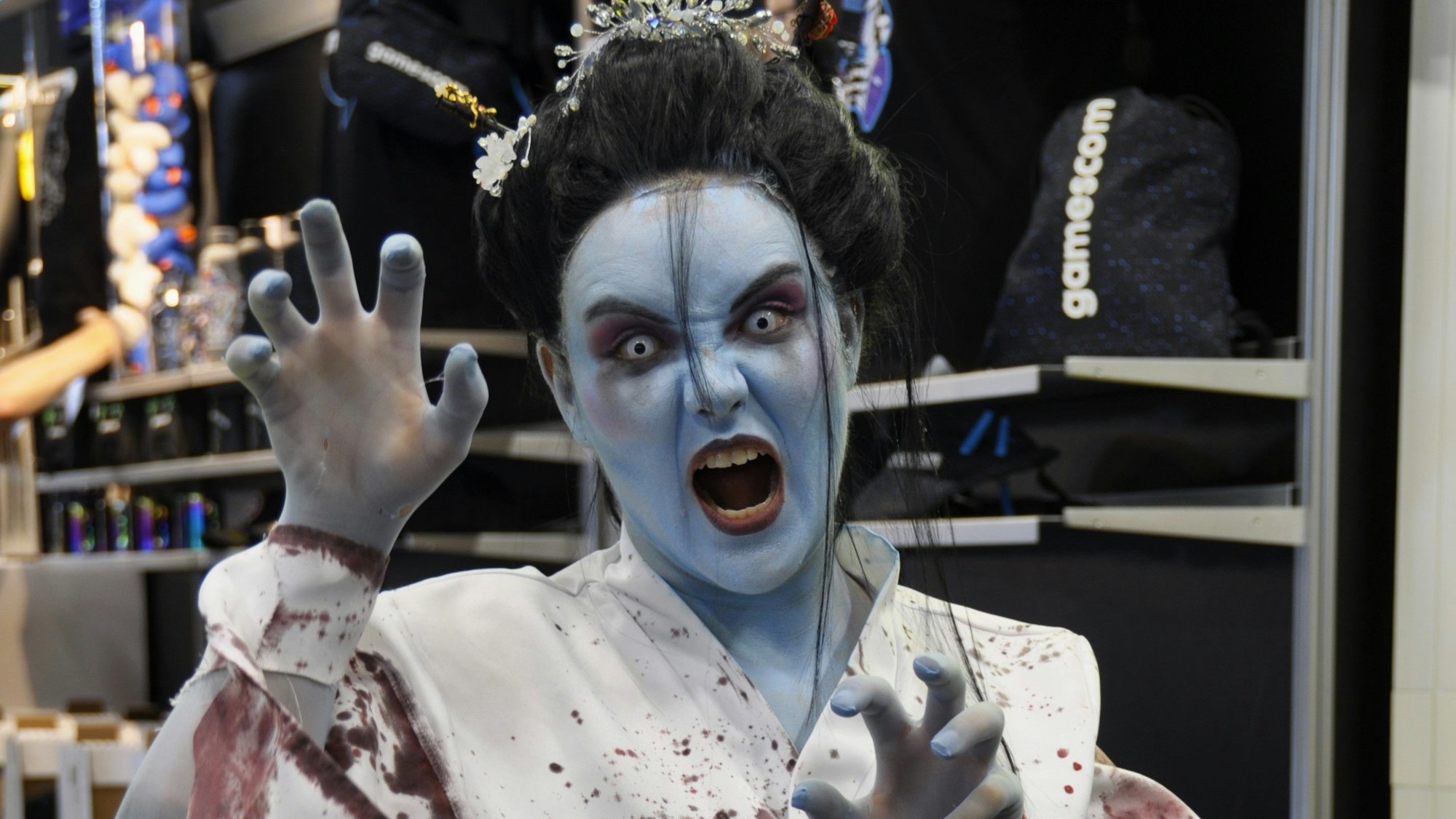 Auf der Gamescom 2024 in Köln beantworten Menschen aus der Gen Z typische Boomer-Fragen zu Gaming und co. Zudem wird ein Cosplay-Quiz umgesetzt.