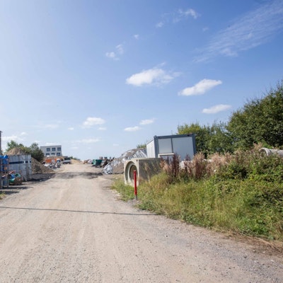Am Ende der Marie-Curie-Straße im Gewerbegebiet von Waldbröl-Hermesdorf sollen fünf Wohncontainer aufgestellt werden.