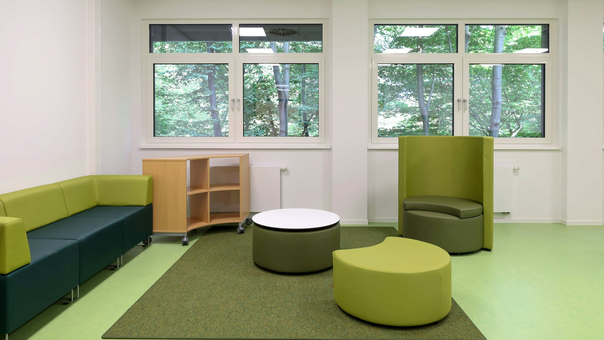 Sitzgelegenheiten in einem Raum einer Schule