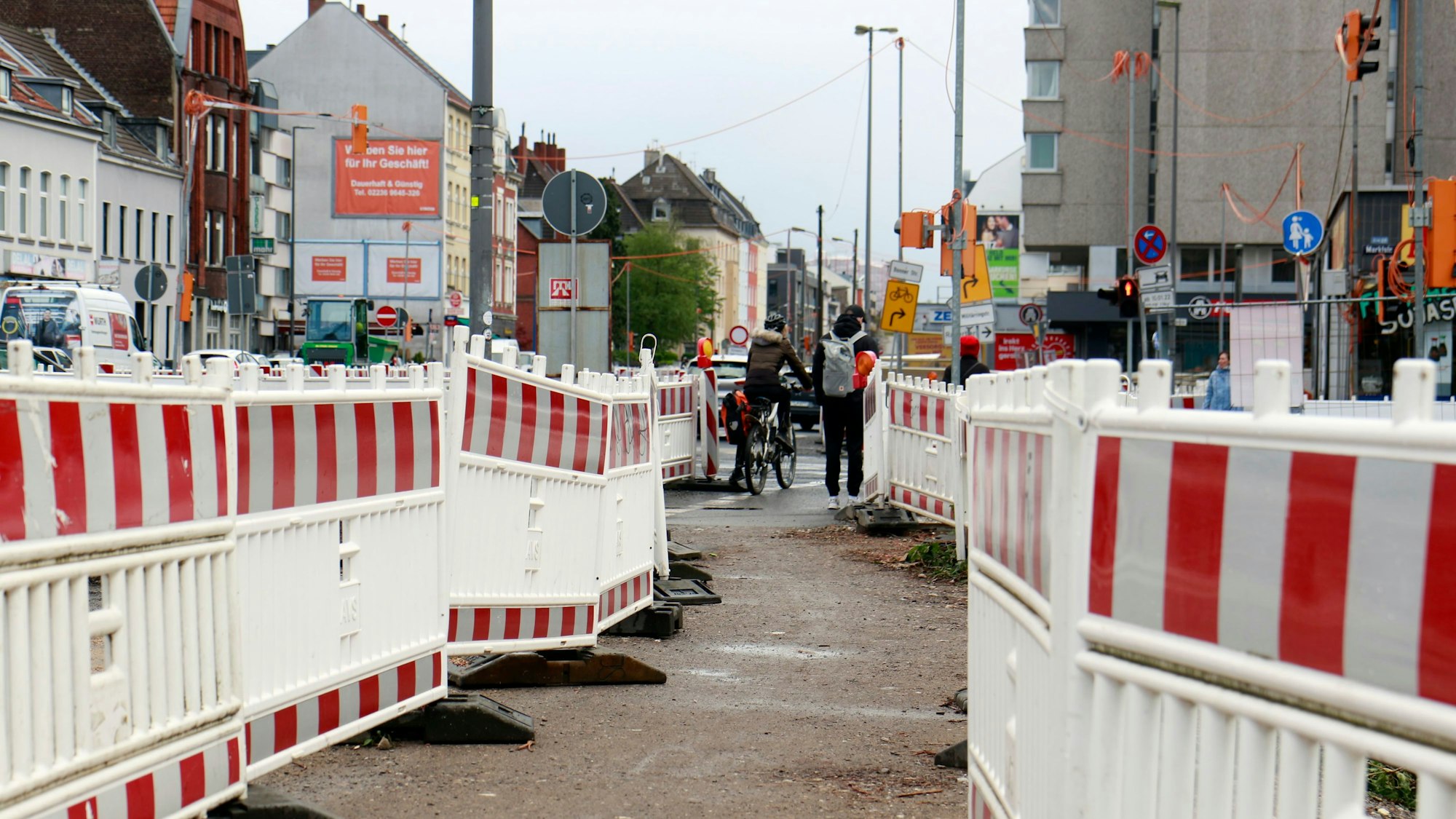 Eine Dauerbaustelle ist die Kreuzung Bonner Straße Ecke Schönhäuser Straße.