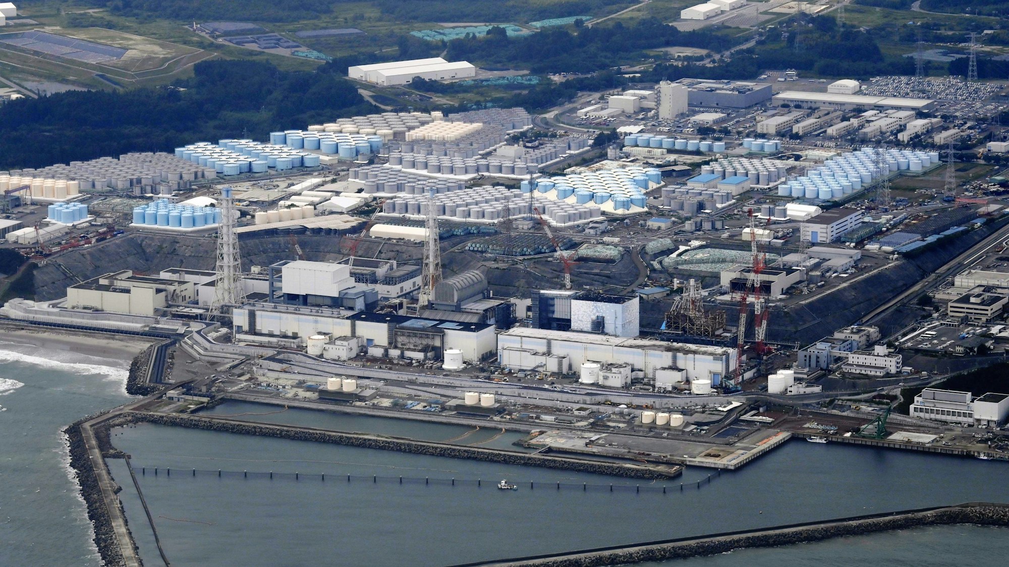 Das Foto aus einem Hubschrauber der Kyodo News zeigt das Kernkraftwerk Fukushima Daiichi in der Präfektur Fukushima im Nordosten Japans.