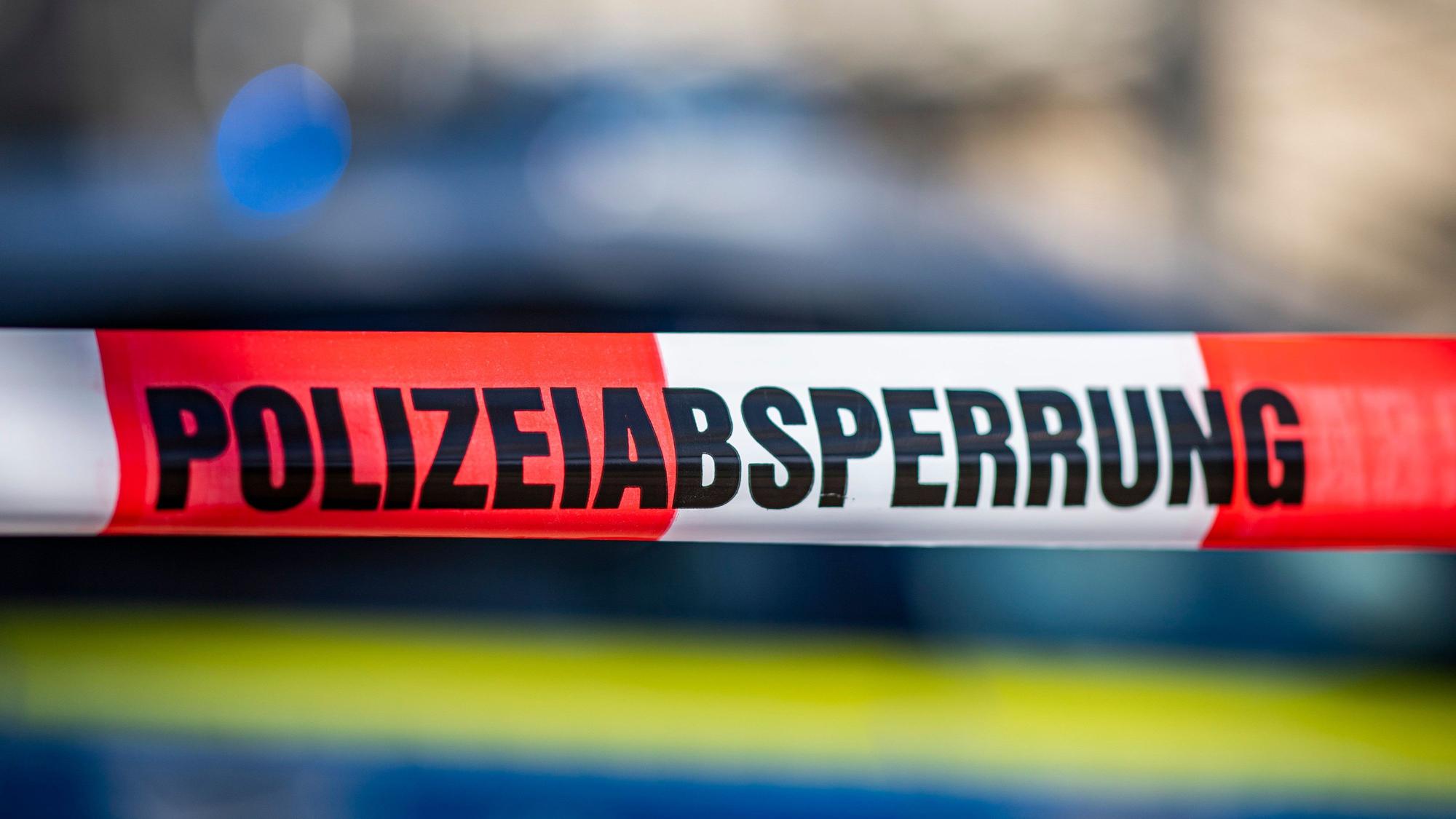 Das Gebiet um eine Schule in Erfurt ist nach einer Bombendrohung weiträumig abgesperrt.