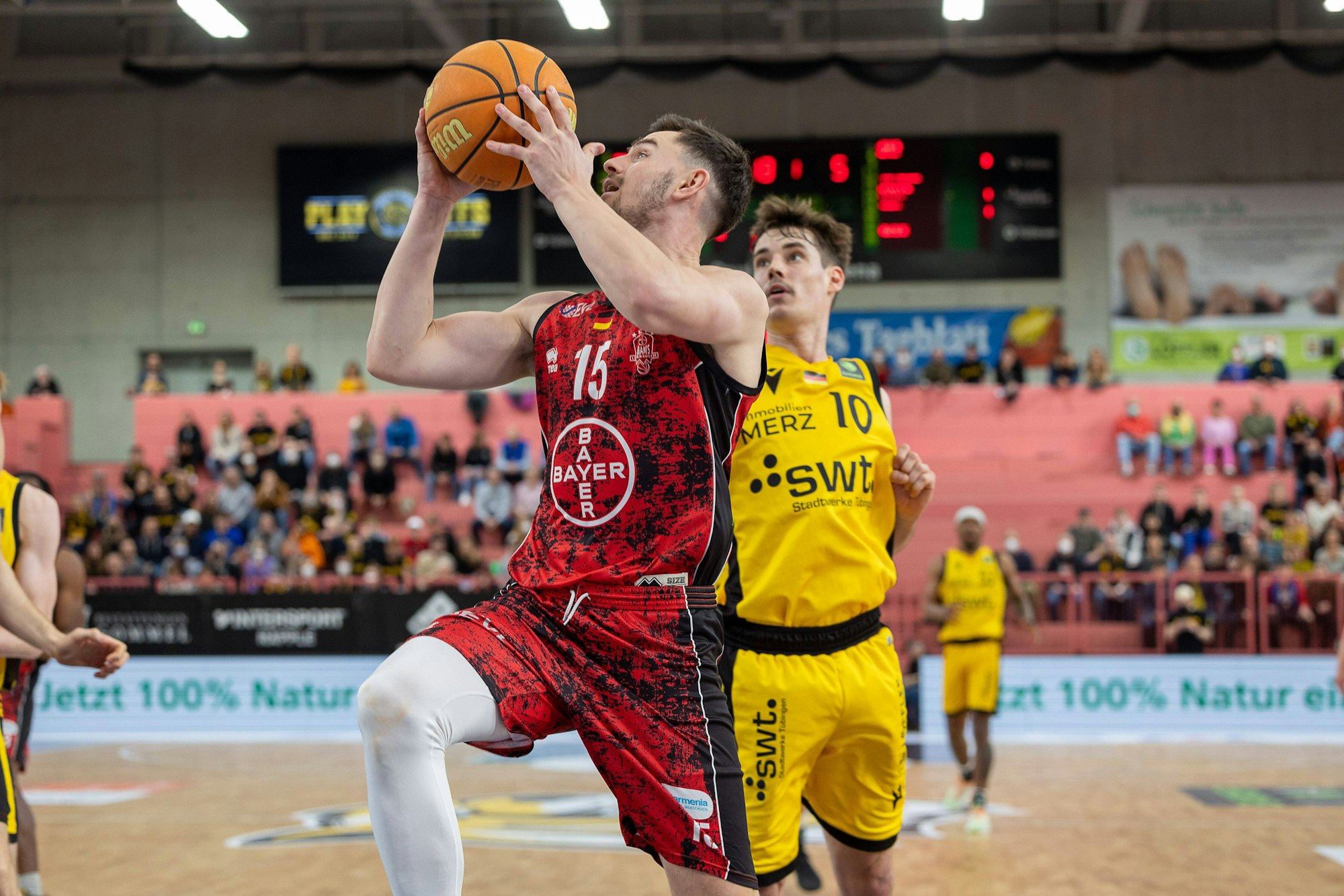 Luca Finn Kahl Bayer Giants Leverkusen, 15, Gianni Otto Tigers Tuebingen, 10Tigers Tuebingen vs. Bayer Giants Leverkusen, 2. Basketball, Bundesliga, Pro A, Barmer 2 Basketball, PlayOffs Halbfinale Spiel 1, Spielzeit 2021/2022, 05.05.2022, Tigers Tuebingen - Bayer Giants Leverkusen, Basketball, 2. Bundesliga, Barmer 2 Basketball,PlayOffs, Halbfinale Spiel 1, Spielzeit 2021/2022, 05.05.2022 Tuebingen *** Luca Finn Kahl Bayer Giants Leverkusen, 15 , Gianni Otto Tigers Tuebingen, 10 Tigers Tuebingen vs Bayer Giants Leverkusen, 2 basketball, Bundesliga, Pro A, Barmer 2 basketball, PlayOffs semifinal game 1, season 2021 2022, 05 05 2022, Tigers Tuebingen Bayer Giants Leverkusen, basketball, 2 Bundesliga, Barmer 2 basketball,PlayOffs, semifinal game 1, season 2021 2022, 05 05 2022 Tuebingen Copyright: xDennisxDuddek/xEibnerxPressefotox EP_DDK