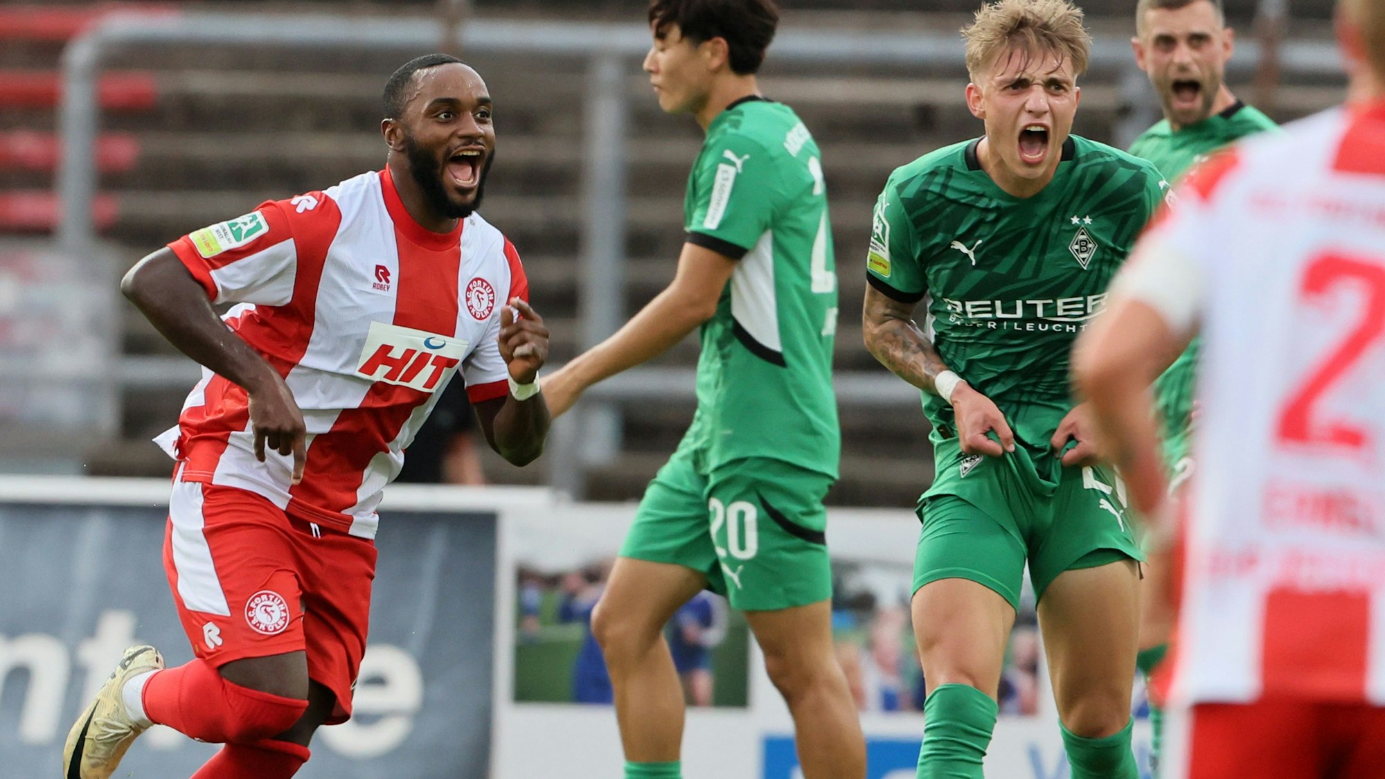 SC Fortuna Köln vs. Borussia Mönchengladbach II, 4.Liga, Arnold Budimbu (Fortuna) jubelt über sein Tor zum 2:0, 23.08.2024, Bild: Herbert Bucco