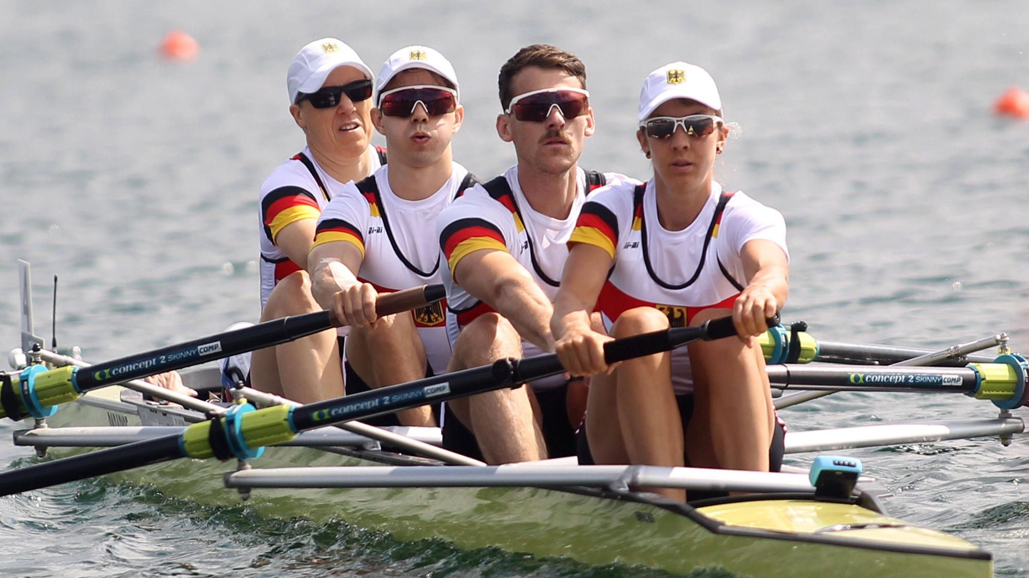 Der deutsche Mixed-Riemenvierer während des Rennens bei den Weltmeisterschaften in Belgrad 2023.