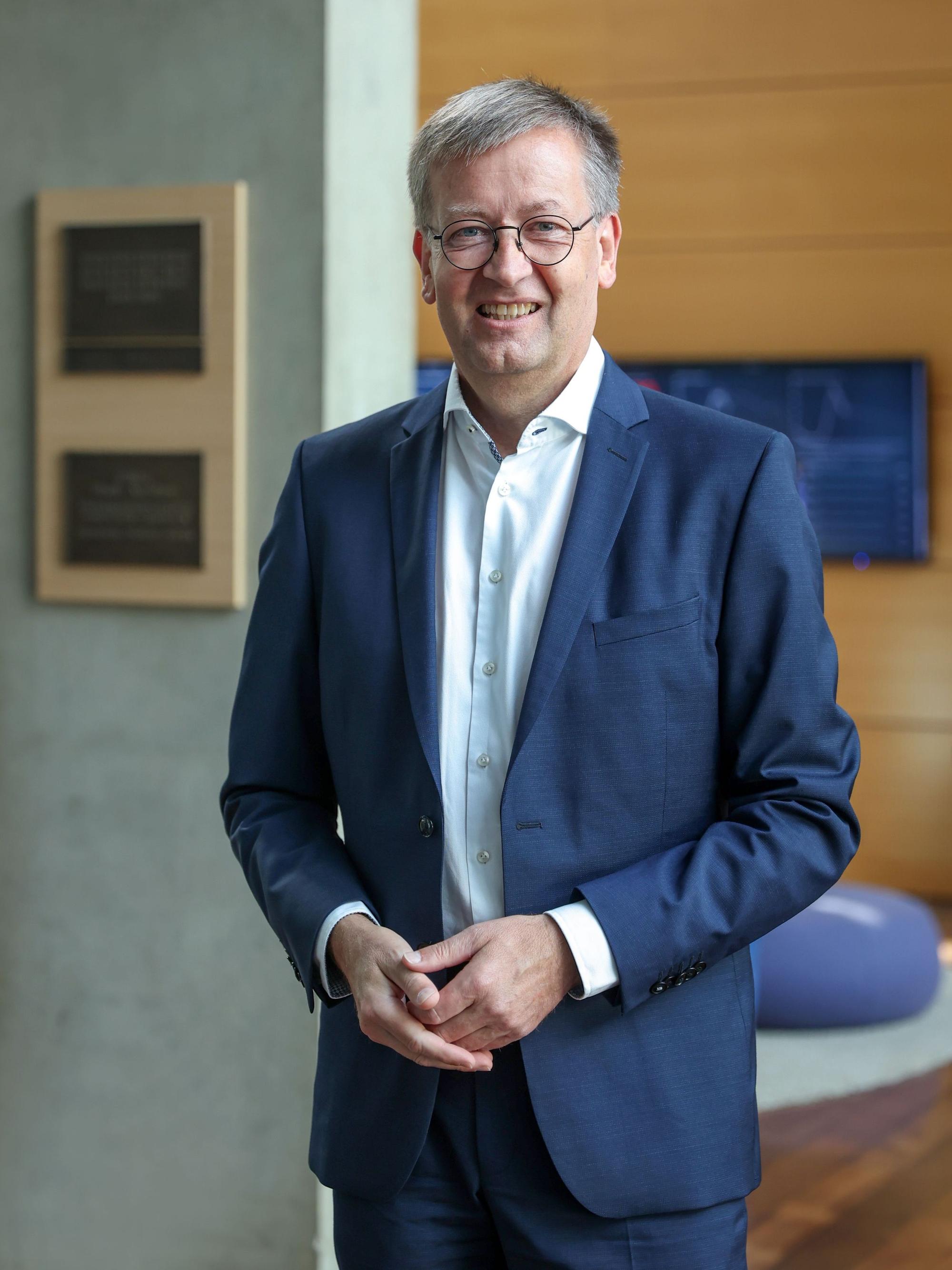 Porträt des Bundesdrogenbeauftragten Burkhard Blienert