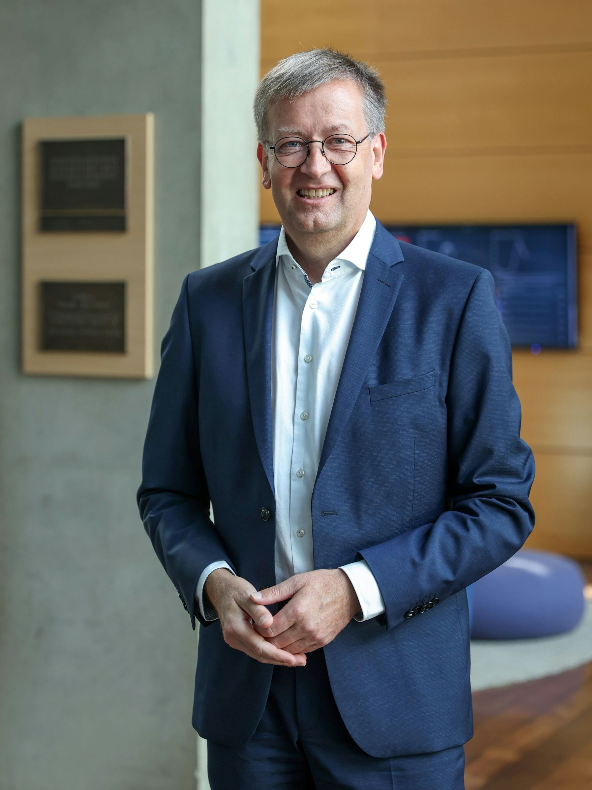 Porträt des Bundesdrogenbeauftragten Burkhard Blienert