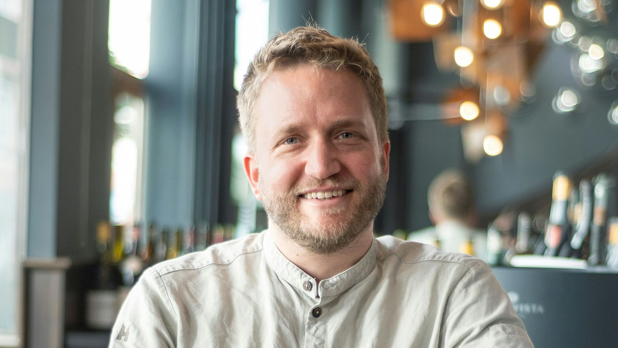 Hendrik Olfen kocht im Kölner Restaurant Henne Weinbar.